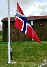 Tippoldebarnet til fredrik meltzer seier at det ikkje var fredrik, men sonen som laga det. Norske Flaggregler Langkilde Son