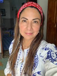 En un increíble viaje llamado vida, donde mi fortuna más grande e  invaluable está en mis amigos, amigas y gente hermosa que voy conociendo.  Donde he tenido la bendición, el honor y