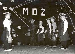 Neměli bychom však zapomínat, čím je ještě tento význačný den v kalendáři historie významný. Mezinarodni Den Zen Za Socialismu Budovatelky Matky I Hospodynky Plus