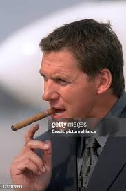 12 Mann Mit Zigarre Photos & High Res Pictures