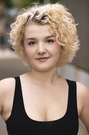 Emma Maxwell's Instagram, Twitter & Facebook