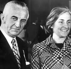 Dieter hallervorden, kerstin ott, gregor gysi, sven plöger, barrie kosky und yael adler. Nazi Vorwurfe Familie Quandt Stellt Sich Der Vergangenheit Welt