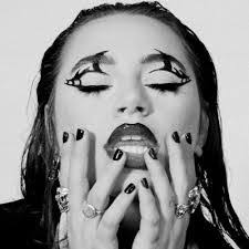 Sarah Covell's Instagram, Twitter & Facebook