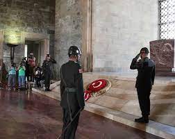 Binlerce yıllık kültürün mirasçısı olan anadolu toprakları, sunduğu eşsiz güzelliklerle dünyanın dört bir yanından her yıl pek çok turisti ağırlıyor. Anitkabir Merak