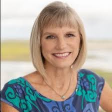 Lora Cummins's Instagram, Twitter & Facebook