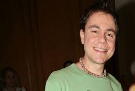 Το ζευγάρι, όπως ανακοίνωσε ο ίδιος ο παρουσιαστής μέσω μιας. Sokaristikh Apokalypsh O Eytyxhs Mpletsas Epasxe Apo Neyrikh Anore3ia Pws Katafere Na Glitwsei Apo Ton Efialth Video Eidhseis Athens Magazine