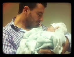 BIENVENIDO A ESTE MUNDO Hoy nació Ignacio, mi tercer hijo. Hoy es uno de  esos días en los que valoras lo más trascendente de nuestra existencia.  ¿Qué puede ser más importante que