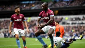 أهداف مباراة ( وست هام يونايتد vs وست بروميتش ) hd الدوري الإنجليزي. Ù„Ø§Ø¹Ø¨ ÙˆØ³Øª Ù‡Ø§Ù… ÙŠÙØ³Ø± Ø§Ø­ØªÙØ§Ù„Ù‡ Ø§Ù„Ù…Ø«ÙŠØ± Ù„Ù„Ø¬Ø¯Ù„ Ø£Ù…Ø§Ù… ØªÙˆØªÙ†Ù‡Ø§Ù…