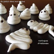 Meringues Fantome Pour Celebrer Halloween Avec Les Petits Gourmands Cuisine Halloween Nourriture Halloween Biscuits Halloween