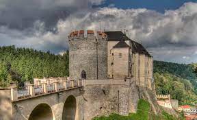Rezervaci vyřídíte snadno a rychle na penzion.cz. Hrad Cesky Sternberk Cesky Sternberk Stredni Cechy Regiontourist Cz
