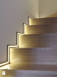 Illuminare Le Scale Con Le Luci A Led Ecco 20 Idee Design Per Ispirarvi Illuminazione Scale Illuminazione Scala Interna Arredare Ingresso Con Scala