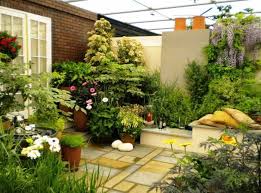 75 desain taman belakang rumah minimalis klasik desainrumahnyacom via desainrumahnya.com. Desain Taman Minimalis Cantik Dalam Rumah Desain Taman Kecil Teras Halaman Belakang Halaman Belakang Kecil