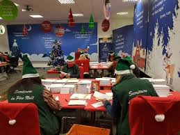 Depuis 1962, la poste propose aux enfants d'envoyer une lettre au père noël et le secrétariat y répond. Le Secretariat Du Pere Noel A Bien Ouvert C Est Le Moment D Envoyer Sa Lettre Actu Bordeaux