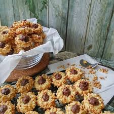 Selain memiliki rasa yang gurih ketika digigit dan renyah serta enak, kue kering juga terkenal awetnya. Gula Untuk Membuat Crunchy Peanut Thumbprint Cookies Resep Kue Camilan Lengkap Resep Masakan Lezat Indonesia