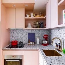 Desain dapur sederhana tapi cantik yang memasukkan sejumlah perabot lama dan juga tanaman. 10 Inspirasi Desain Dapur Biasa Yang Tetap Tampil Cantik