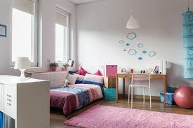 Les coussins amusants sont une variante plus économique pour changer souvent de décor. Idees Deco Creez Une Chambre D Ado Fille Blog Le Monde Du Stickers