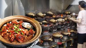 Start cooking at 250˚f then let it stay at that for about 10 minutes. Singapore Cheap Eats Netflix Street Food Best Clay Pot Rice Youtube