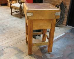 Billot De Boucher Z Amp P Une Boutique Conviviale 600m D Amp 39 Exposition Depot Vente Brocante Atelier Mobilier De Salon Billot Idee Deco Maison