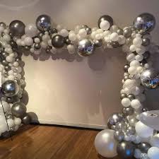 Black And White Balloons Arch Pin By Gina Stoffel On Organic Arches Graduation Party Backdrops 25th Wedding Anniversary Party Black And White Balloons