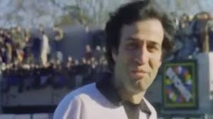 Sait sarıoğlu aradığı aşkı bir gün sokakta gezerken bulur. Kemal Sunal In Gol Krali Filmindeki Buyuk Hata Yillar Sonra Ortaya Cikti Izlesene Com