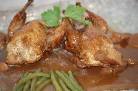 La Chair Tres Fine De La Caille Ainsi Que L Alliance Cepes Porto Ont Donne A Ce Plat Un Gout De Revien Recette Chapon Recette A Base De Viande Caille Recette