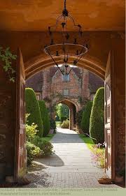 Sissinghurst Einer Der Beruhmtesten Garten Der Welt Drohte In Schonheit Zu Erstarren Dann Kam Ein Junger Gartner Garten Schlosser In England Gartenbilder