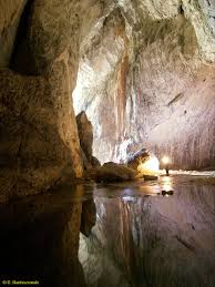 Speliologii au descoperit acest labirint acum 62 de ani și în urmă cu 4 ani au amenajat zonă pentru a putea fi vizitată. Sura Mare Cave Ohaba Ponor Vilage Hunedoara County Romania Travel Visit Romania Turism Romania