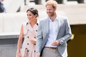 Prinz harry, über dessen aussehen sich die welt seit 21 jahren amüsiere, sei gar nicht von charles gezeugt worden, so „bild online vom sonntag. Prinz Harry Armband Auf Neuem Baby News Foto Erinnert Ihn An Diana Gala De