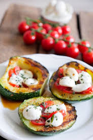 Gegrillte Zucchini Tomate Mozzarella Ein Vegetarisches Low Carb Rezept Rezept Rezepte Zucchini Grillen Gesunde Rezepte