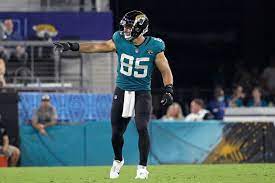 Following a brief nfl career, he turned to professional baseball. K582kxycuuo5zm