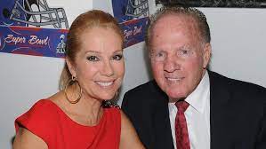 With kelly (1988) and kathie lee's rock n' tots cafe: Die Unerklarliche Wahrheit Von Kathie Lee Giffords Ehe Mit Frank Gifford News24viral