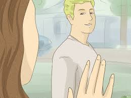 Pernah bermimpi menjadi pria idaman yang kerap dikejar wanita? Cara Memikat Hati Wanita Yang Lebih Tua Dengan Gambar Wikihow