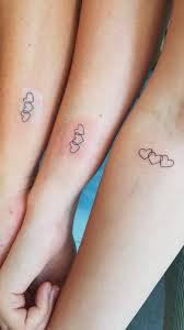 Tendance Tattoo Plus De 200 Simbolo Tatouees De Famille 2019 Madres Amigos Hijos Hermanas Tattoos For Daughters Mother Tattoos Mom Daughter Tattoos