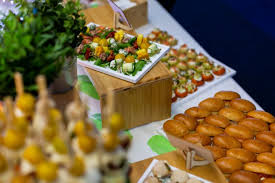 Faîtes vous livrer nos différents packs pour ne pas rater une seconde de votre soirée ! Nos Astuces Pour Bien Choisir Vos Quantites Pour Votre Buffet Ou Cocktail Dinatoire Toutetbon Blog