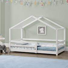 Ein abnehmbarer rausfallschutz ist beidseitig an dem bett integriert und sorgt für die sicherheit ihres kindes. Kinderbett Mit Rausfallschutz 90x200 Cm Kaufland De