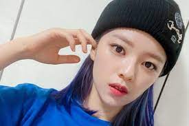 Melalui pengumuman di fancafe resmi twice, jyp entertainment memberi tahu penggemar tentang situasi kesehatan sang bintang itu. Twice Singer Jeongyeon To Miss Group S Promotional Activities Due To Anxiety Issues Entertainment News Top Stories The Straits Times