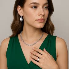 Best Jewelry Color That Goes with a Green Dress: A Complete Style Guid