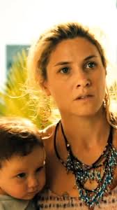 Eugenio Derbez y la niña que protagonizó 'No se aceptan devoluciones'  recrean poster de la cinta 10 años después