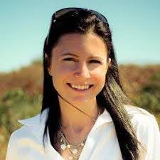 Holly Perkins's Instagram, Twitter & Facebook