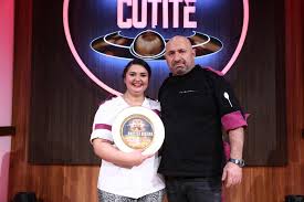 Juriul este format din sorin bontea, florin dumitrescu și cătălin scărlătescu. Ojmnb Jdjhjgem