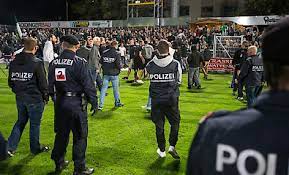 You are on page where you can compare teams fc wacker innsbruck vs grazer ak before start the match. Freispruch Fur Wacker Fan Nach Ausschreitungen Tirol Orf At