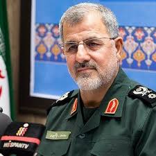 מפקד משמרות המהפכה הטרי מאיים: "הפשע שביצע המשטר הציוני לא יעבור ללא תגובה"  מוחמד פאקפור, שמונה לתפקיד בשעות האחרונות, שלח איגרת למנהיג העליון של איראן  חמינאי בה הוא מאיים על ישראל: "המשטר