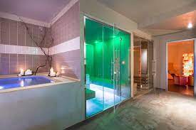 We appreciated the welcoming staff, the clean and spacious room and bathroom, and the very rich and high quality breakfast (great price of 8 euros per person). Hotel In Genua Bw Plus City Hotel Genua