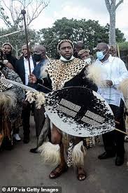 Prince misuzulu zulu is the eldest son of queen mantfombi, was born in september 1974. New King Of The Zulus Is Whisked Away From His Public Unveiling In Chaotic Scenes In South Africa Daily Mail Online