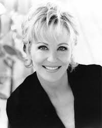 Julia Oates (eps6521)