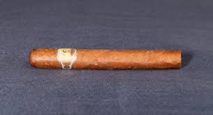 Gares et cigarillos est, par rapport à la consommation. 12 Trucs Pour Se Debarrasser De L Haleine De Cigare A 100 Le Cigare Et La Fourmi