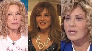 .benedetta valanzano in caterina e le sue figlie 2 mix clip 2 puntata, giorgia meloni commenta sabina guzzanti che la imita chapeau non posso dire nulla, teresa mannino e la prof in dad, un due tre stella caterina guzzanti vichi di casa pound, il diario di bridget jones film completo, il cinema in lutto morta. Aresgate Parlano Grimaldi Brilli E De Sio Gestione Non Chiara