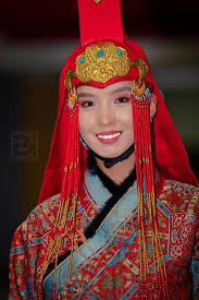 Dancers Ebon, Victoria, Greta and Atania Strandin wear elegant and  elaborate hats .Sweden circa 1910. Source : Picryl