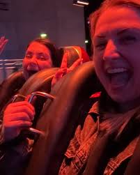 If you saw me in Disneyland Paris without Hannah… no you didn't 🤐🤫  #disneylandparis #disneyland @disneylandparis