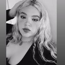 Sharon Violette's Instagram, Twitter & Facebook